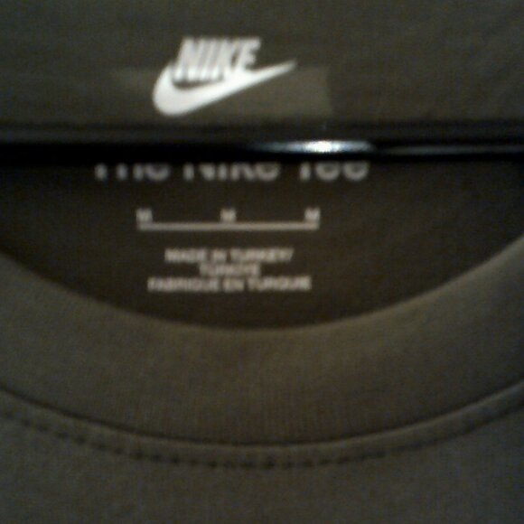 NEW NIKE SPORTSWEAR "Connect 2 Reflective Tee" MEN'S OLIVE T-SHIRT M HQ9246-222 - Picture 2 of 7